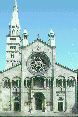 E questo è il primo ricordo preciso che ho legato al Duomo e a Piazza Grande