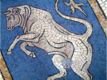 Nel mosaico del pavimento sono raffigurati gli stemmi di varie città e tra questi il toro di Torino con gli attributi bene in vista.